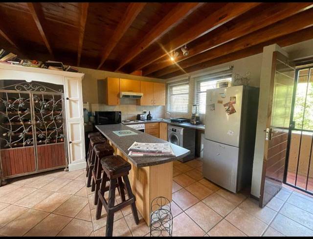 2 BEDROOM APARTMENT FOR SALE IN PINESLOPES